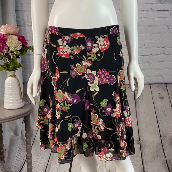 LOFT Dresses & Skirts - LOFT Black Floral Skirt Size: 8P